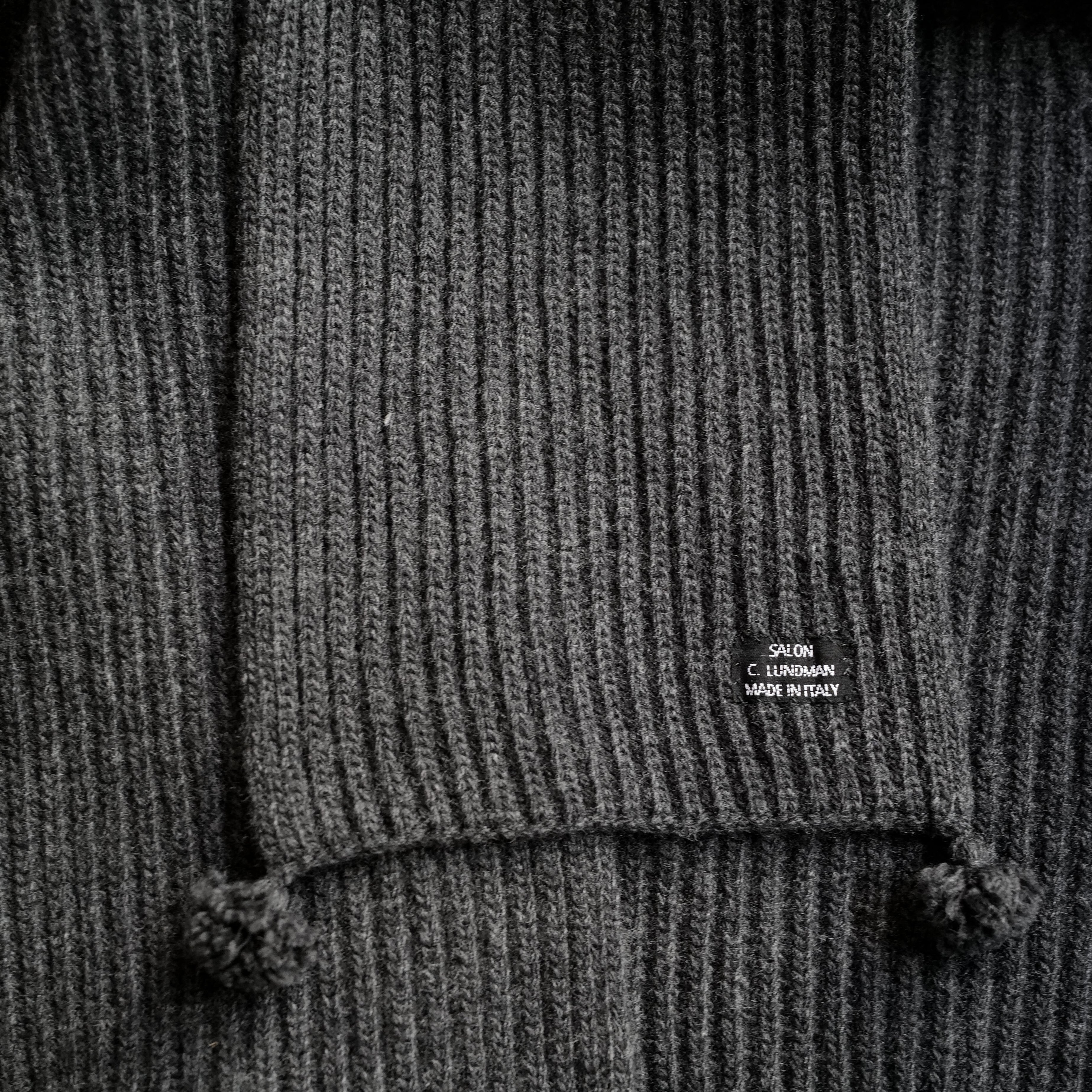 KNITTED SCARFWITH TASSLES – ABOUT