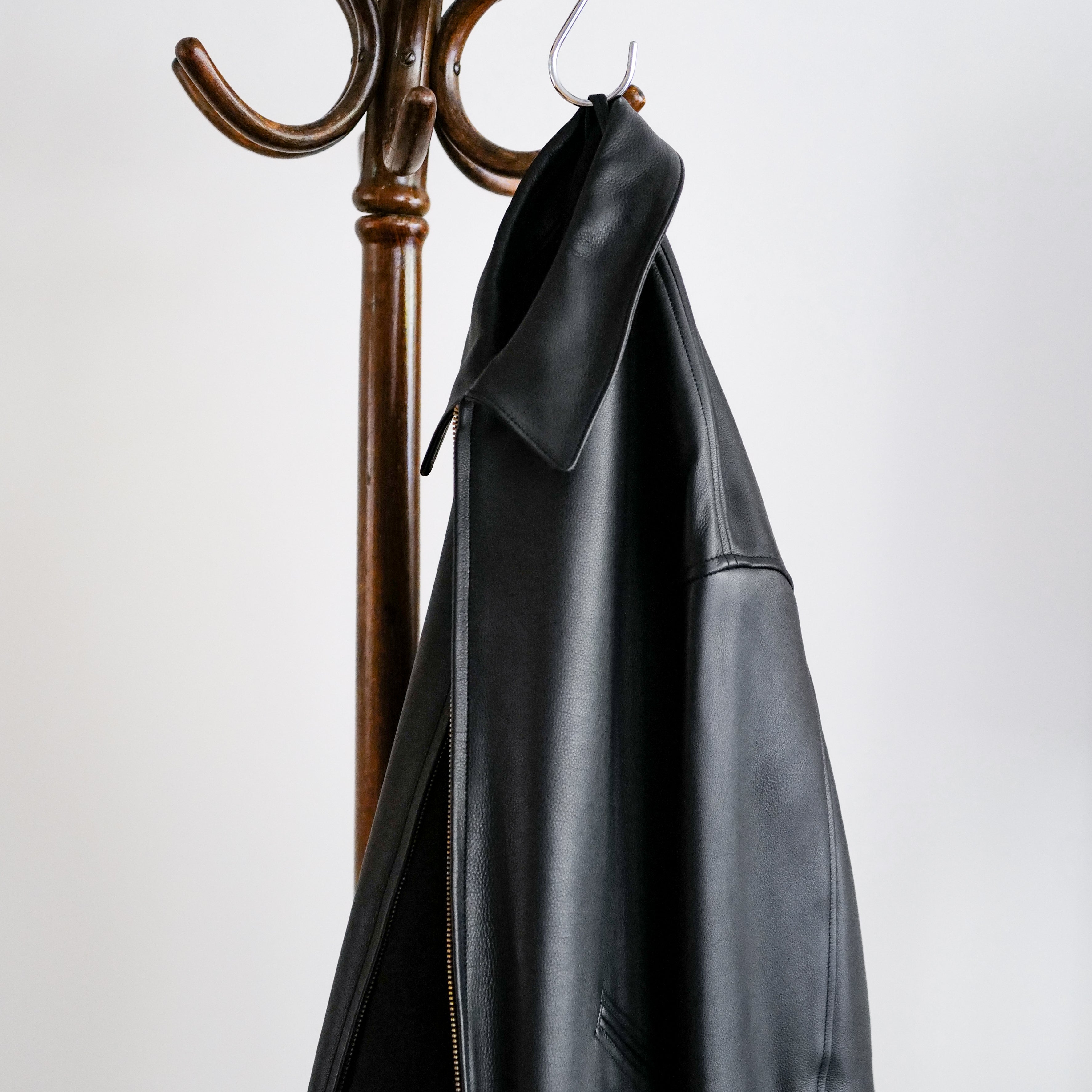 CALF SKIN ZIP SHORT JACKET – ABOUT