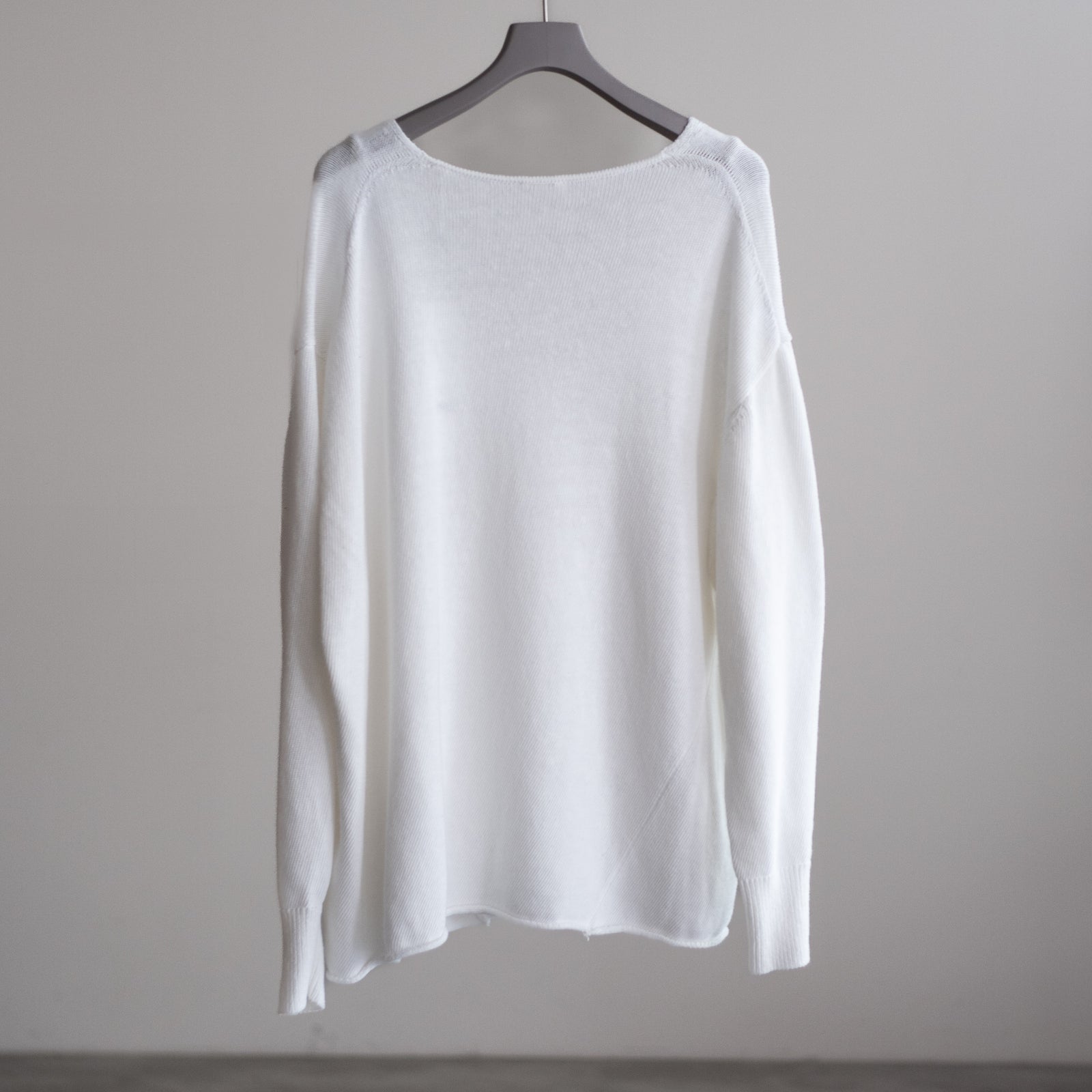 7G V-NECK KNIT – ABOUT