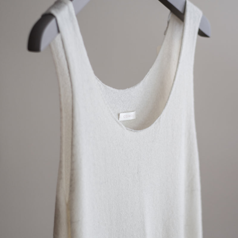 FOAM SLEEVELESS KNIT DRESS