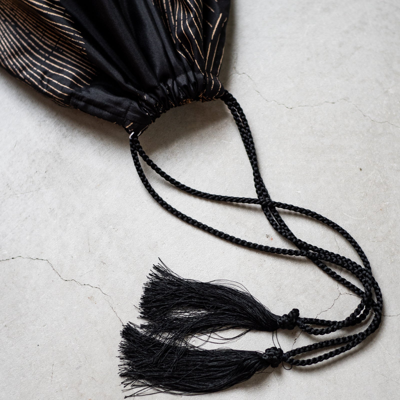 SILK SHELL POUCH L – ABOUT
