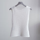 SILK NO-SLEEVE KNIT TOP