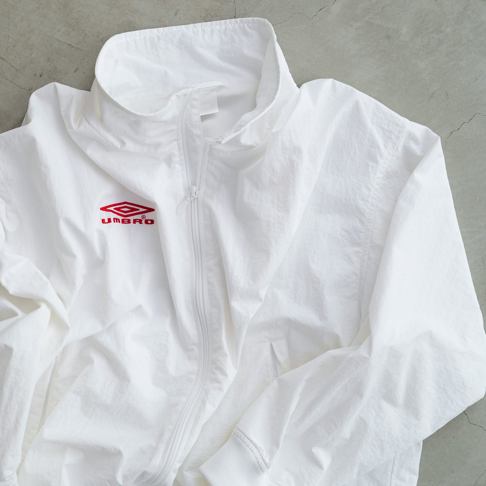 UMBRO×COMOLI セットアップ　キョウ 完売必至】「コモリ」と「アンブロ」のコラボレーションが実現