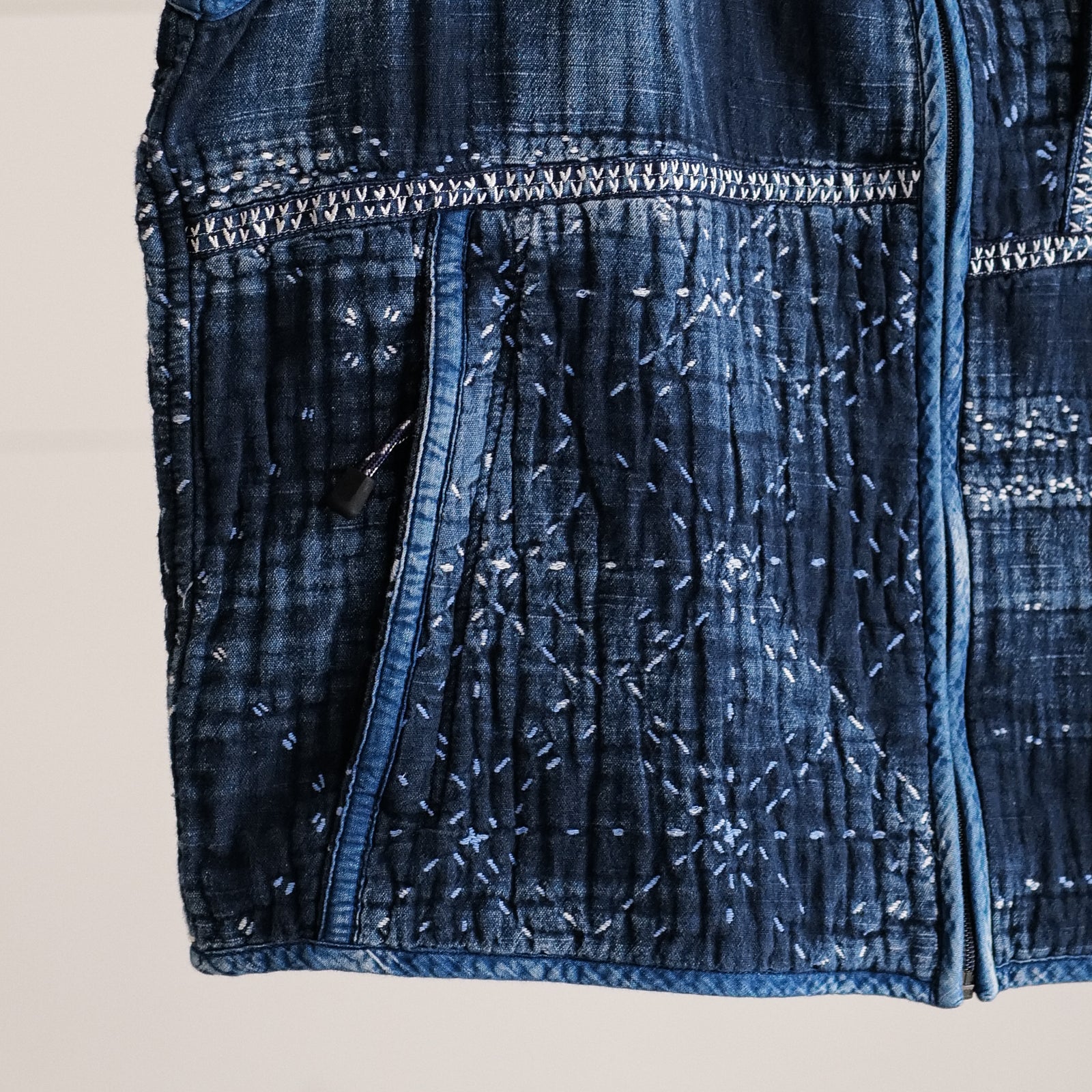 KOGIN ART ZIP UP VEST – ABOUT