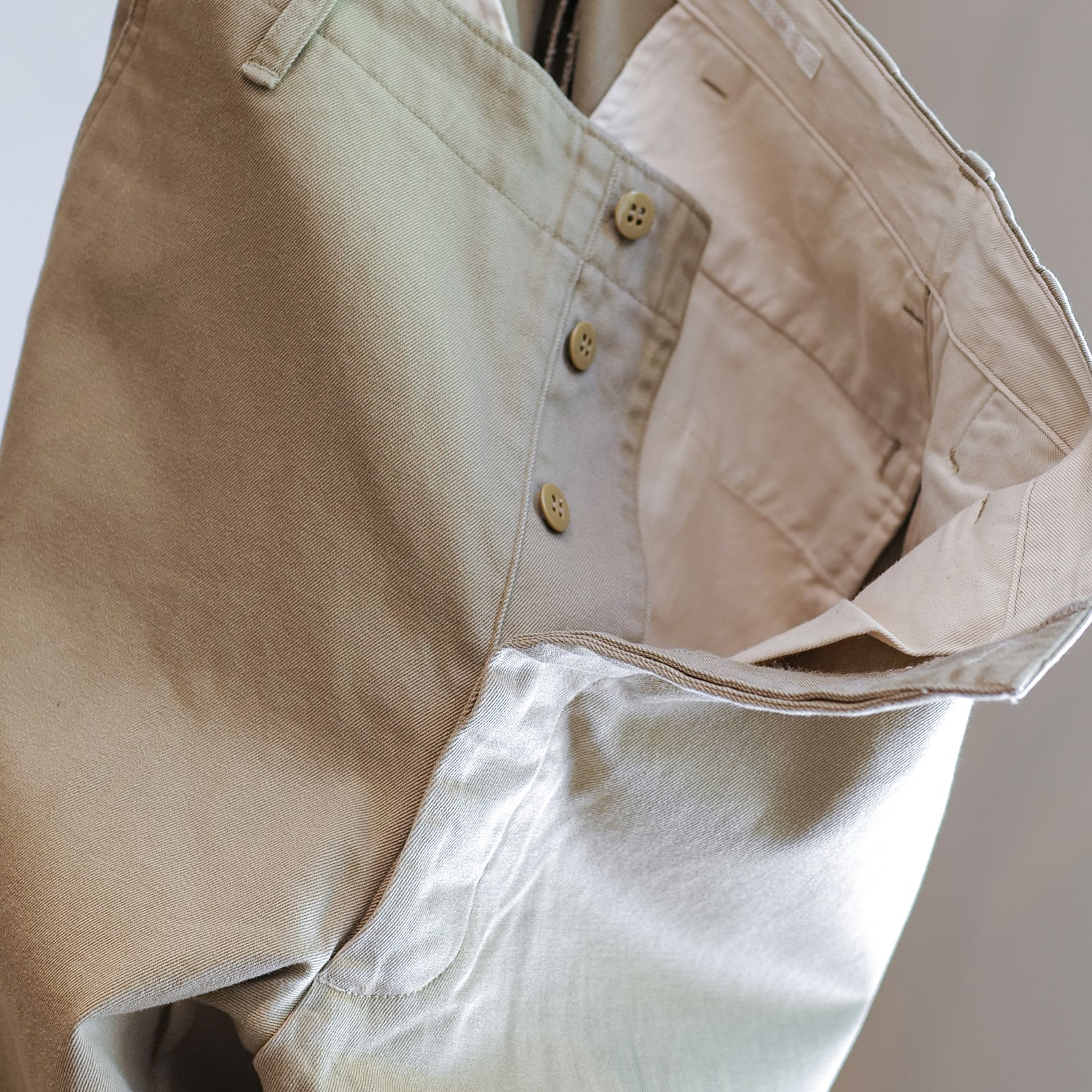 KHAKI CHINO PANTS – ABOUT