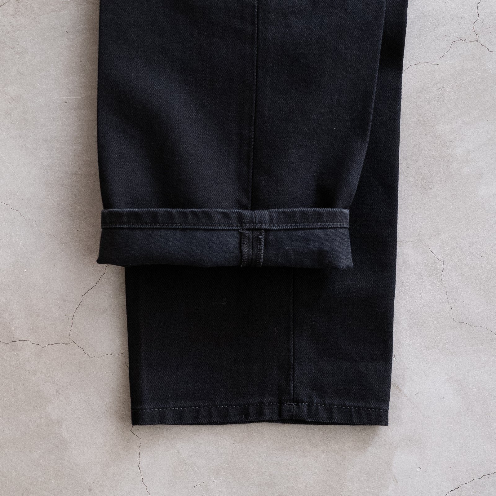 BLK DENIM PLEATED TROUSERS – ABOUT