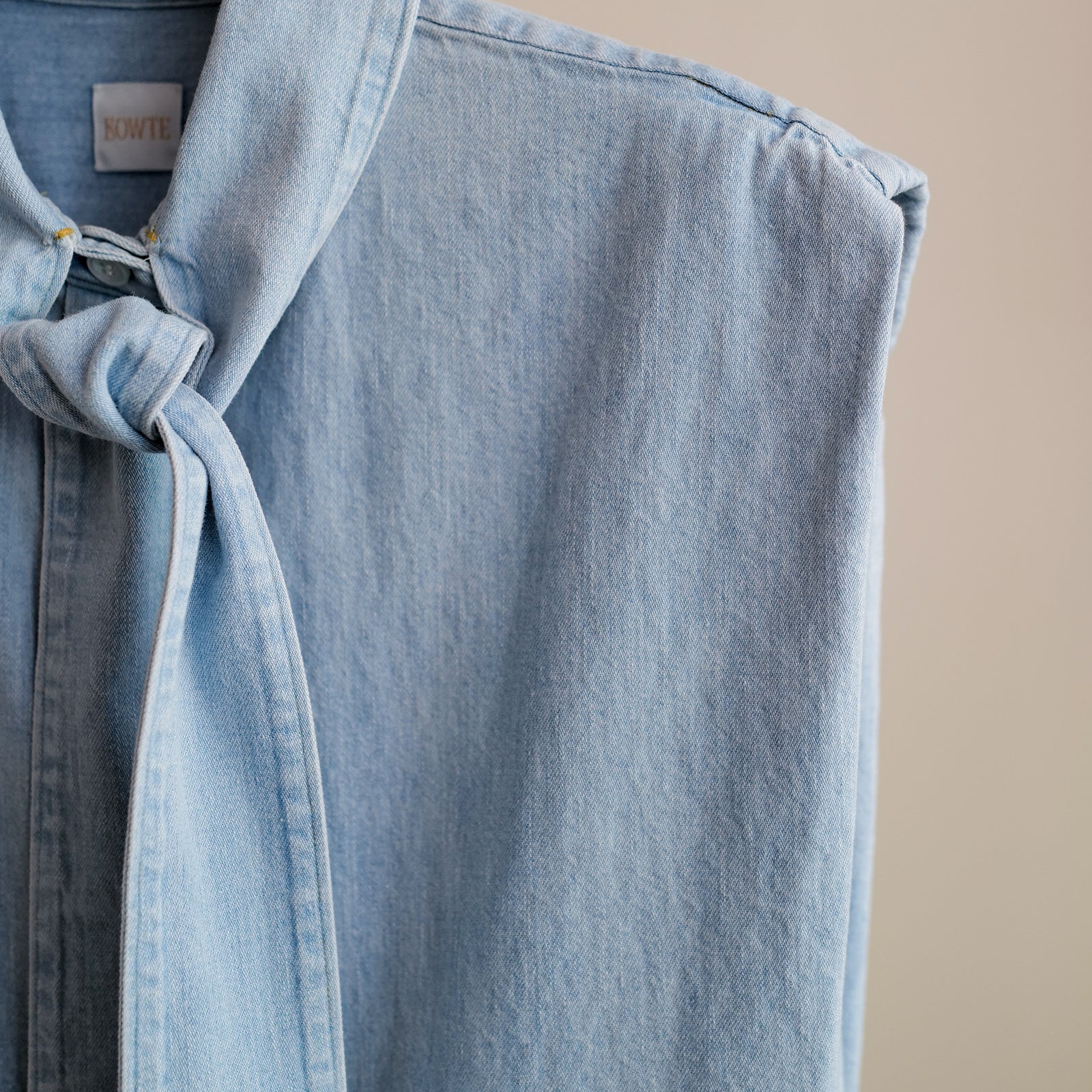 BOWTE(バウト)のSELVAGE DENIM BOWTIE BLOUSE通販 | 集英社HAPPY PLUS 