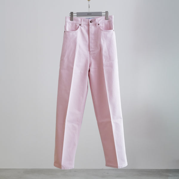 HIGH WAISTED JEANS
