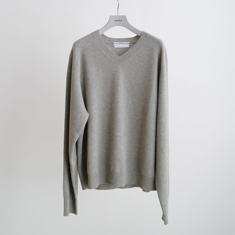 OVERSIZED V NECK FLANNEL SWEATER