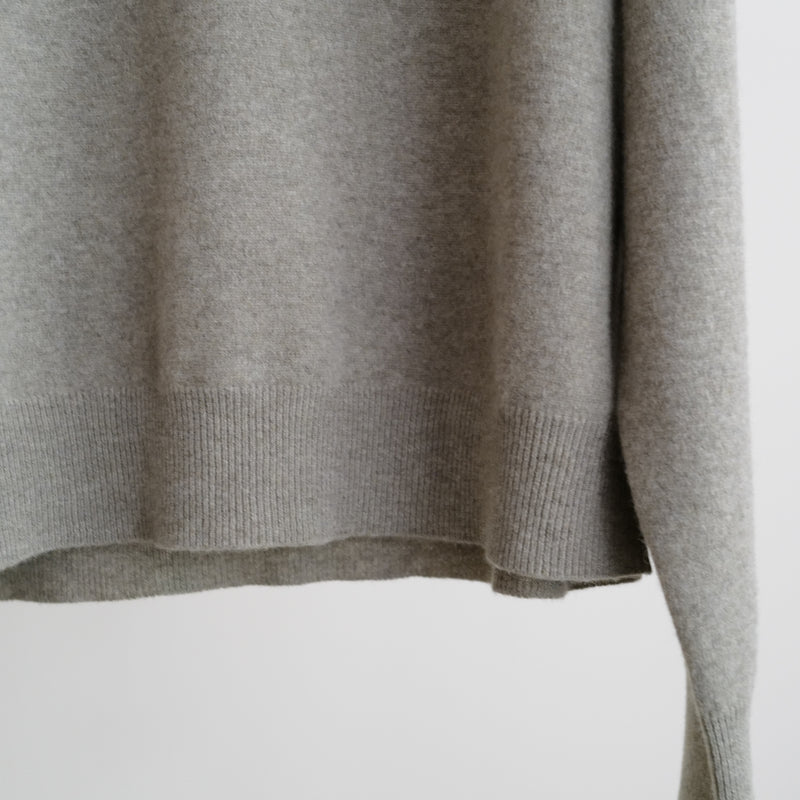 OVERSIZED V NECK FLANNEL SWEATER