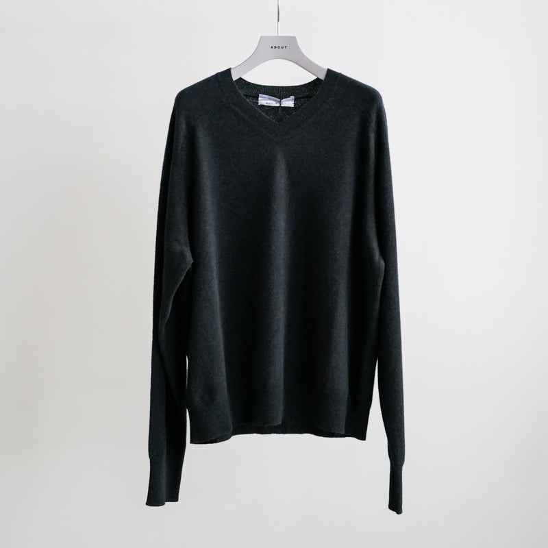OVERSIZED V NECK FLANNEL SWEATER