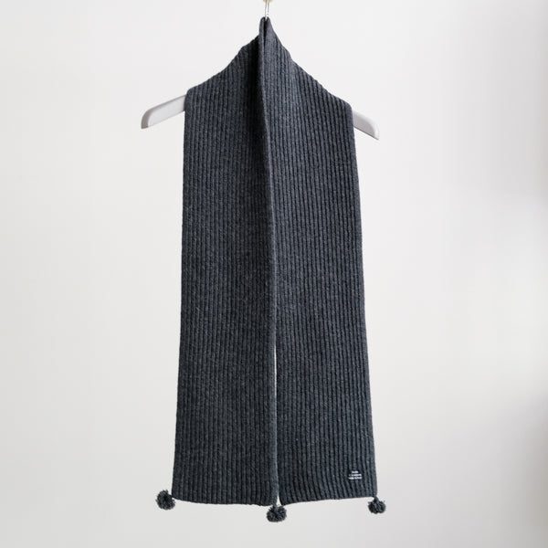 KNITTED SCARFWITH TASSLES