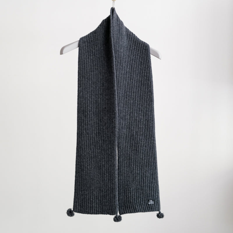 KNITTED SCARFWITH TASSLES