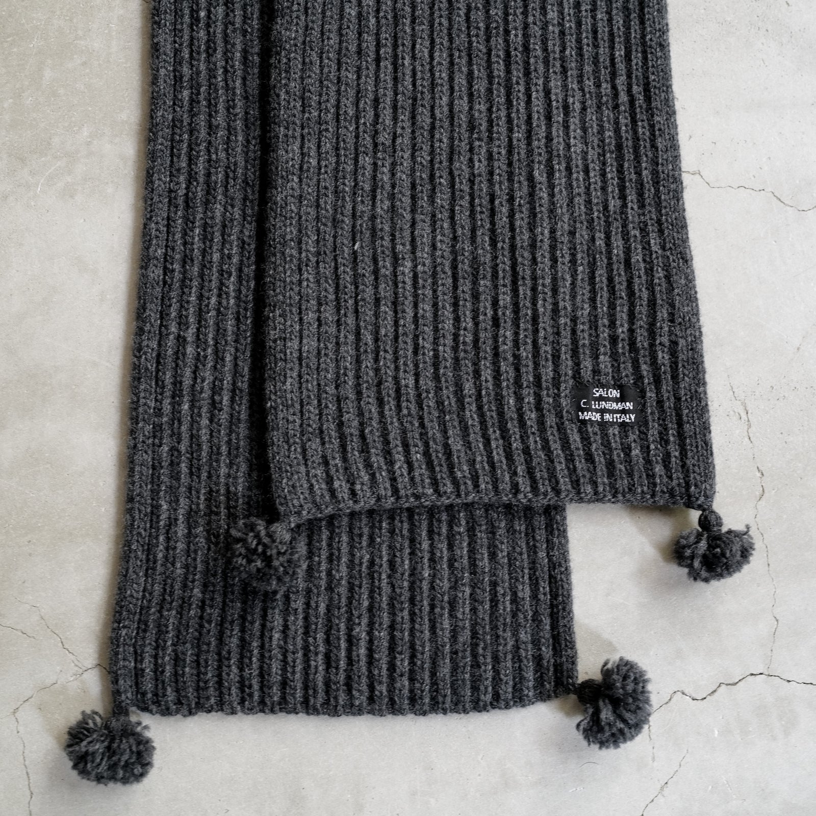 KNITTED SCARFWITH TASSLES – ABOUT