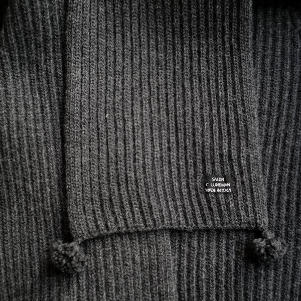 KNITTED SCARFWITH TASSLES